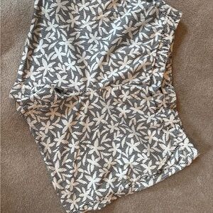 Lands End Black and White Patterned Shorts 24W